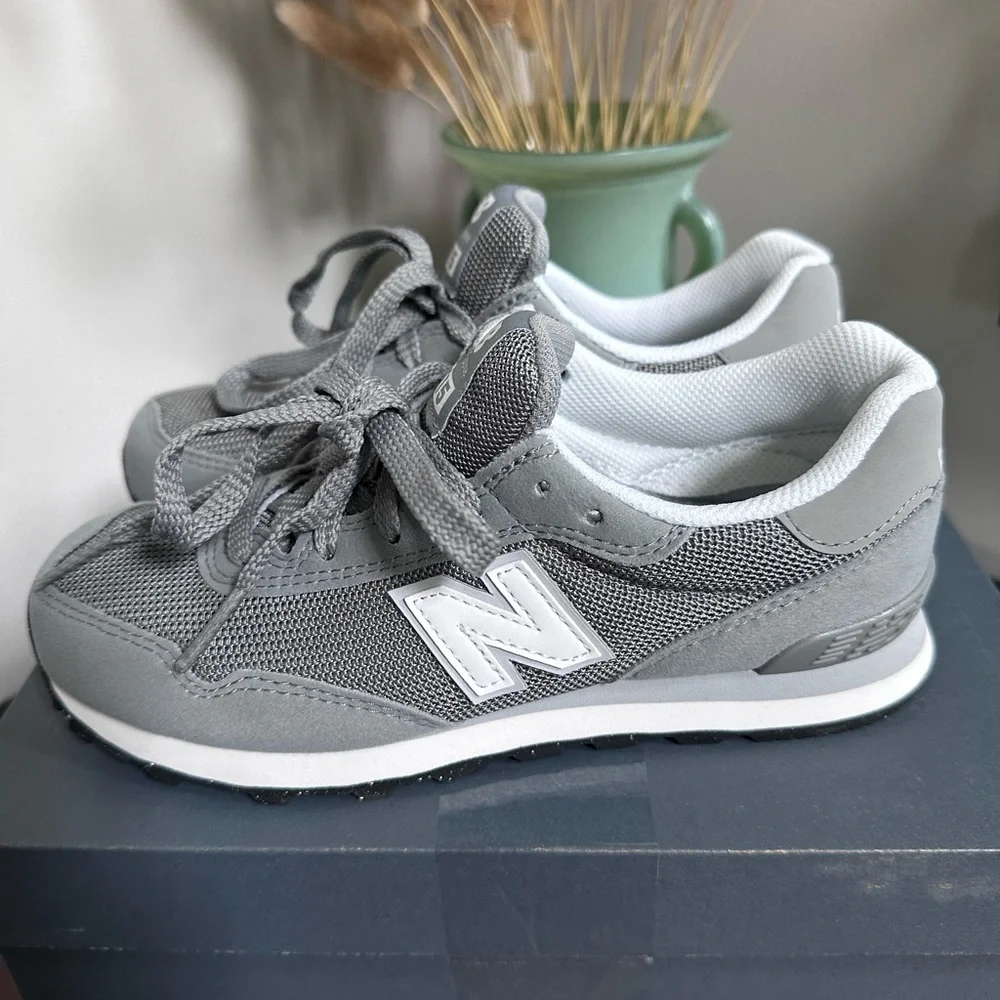 New Balance‎ Classic Gray and White 515 Sneakers new in box